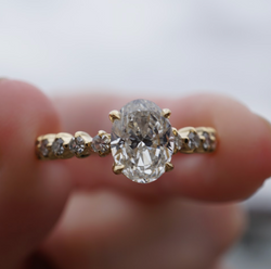 Maty's Oval Diamond Engagement Ring